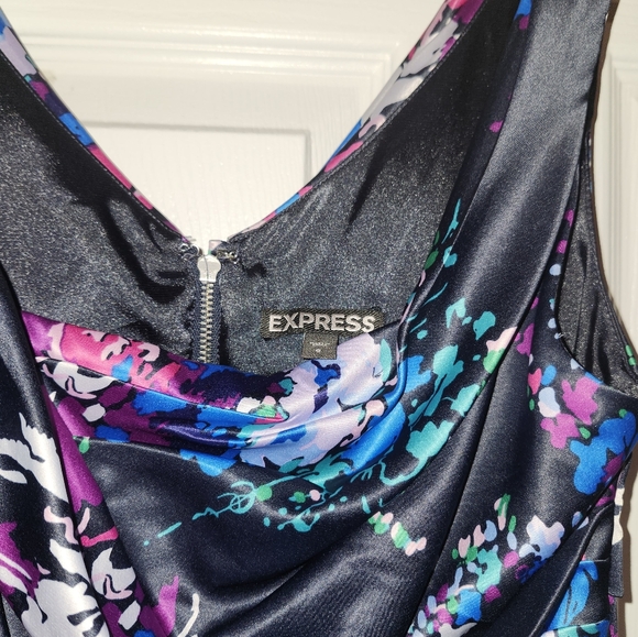 EXPRESS Foral Ruched Dress Size 6 - Picture 2 of 4